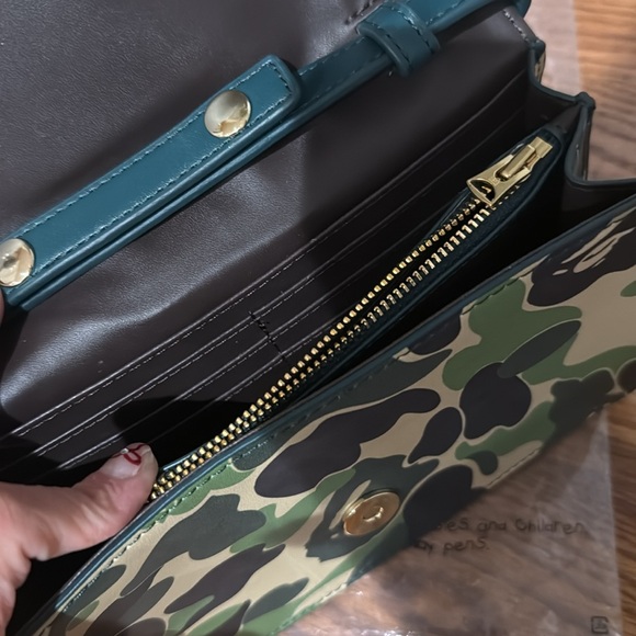 BATHING BAPE camo crossbody - Picture 4 of 9